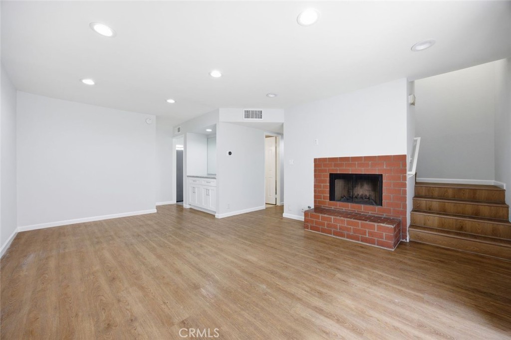 8927 Cedros Avenue 8