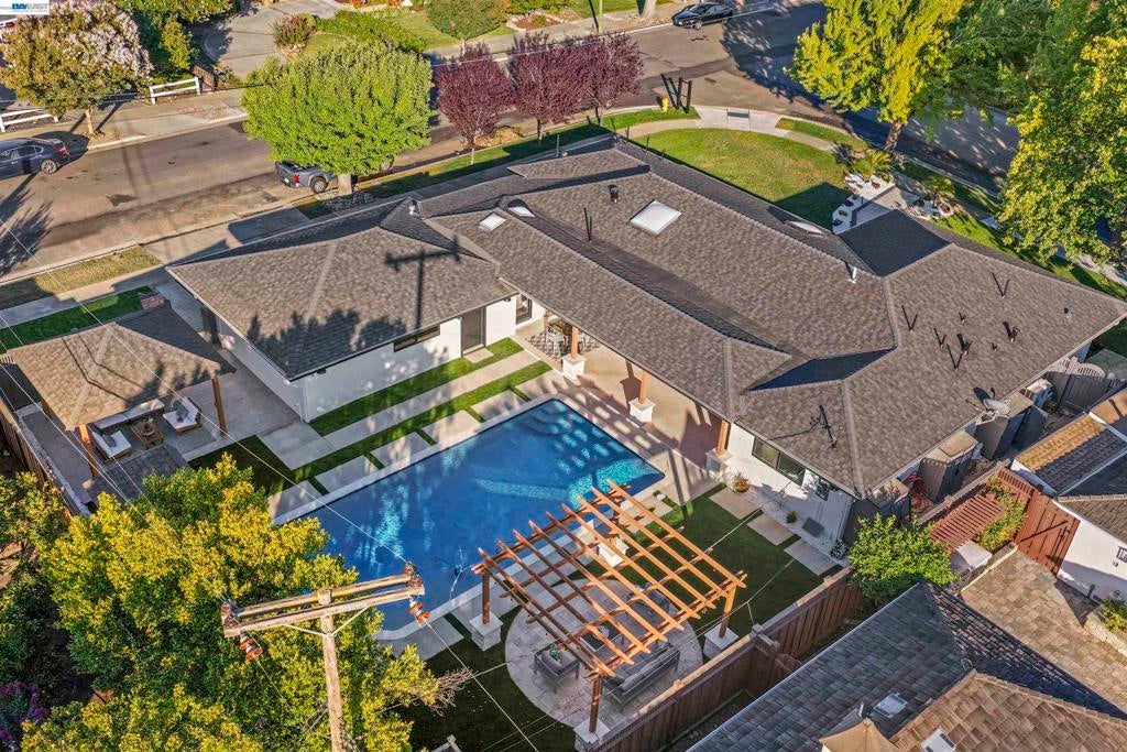 1131 Ruth Drive