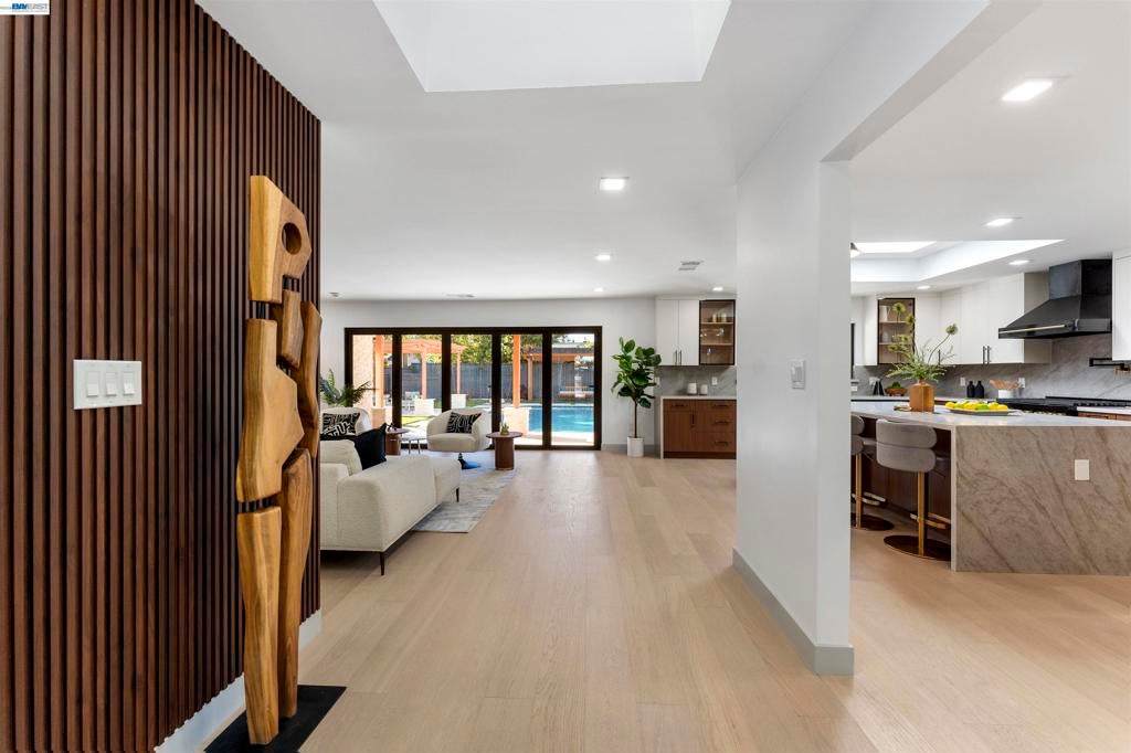 1131 Ruth Drive