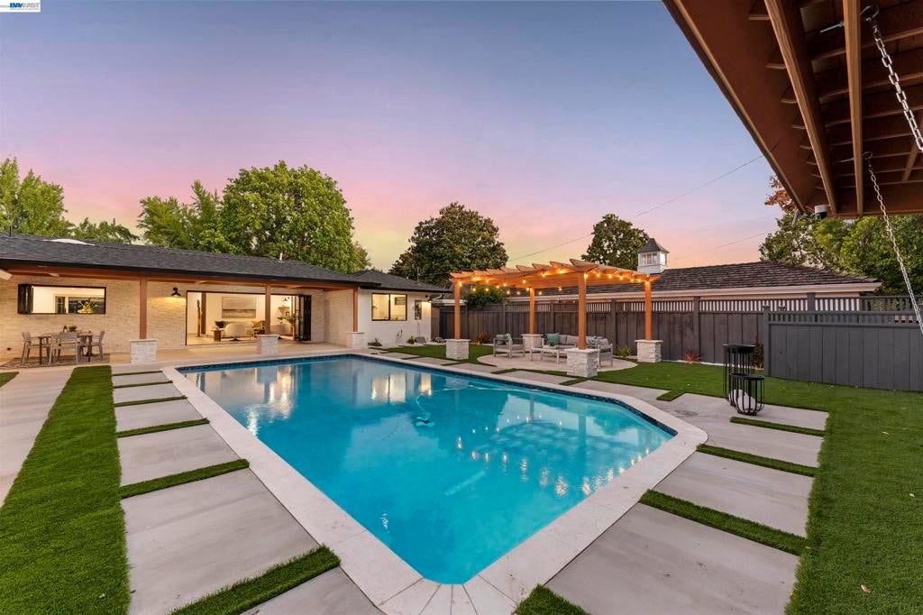 1131 Ruth Drive