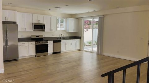 Photo of 6851 N De Celis Place, Van Nuys, CA 91406 (MLS # SR26122029)