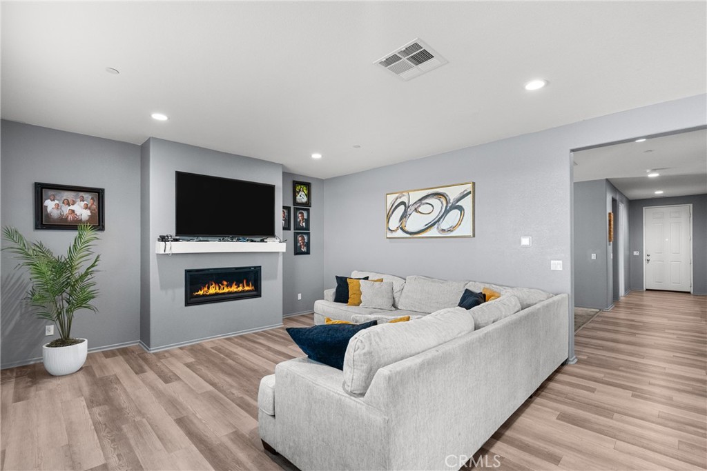 6949 Beale