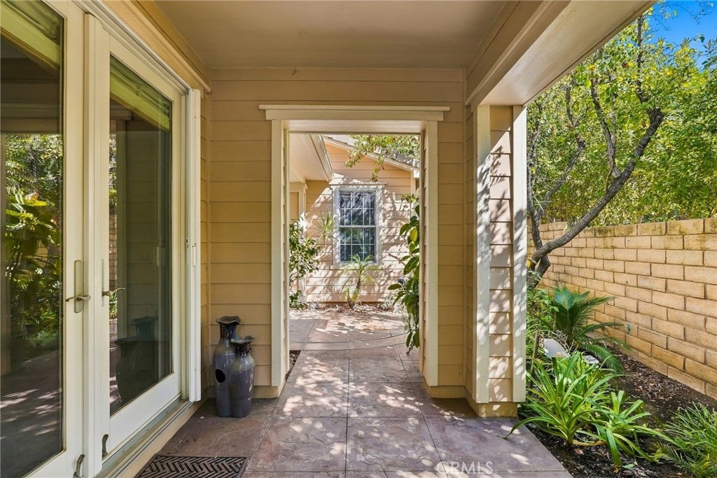 26928 Redwood Bluff