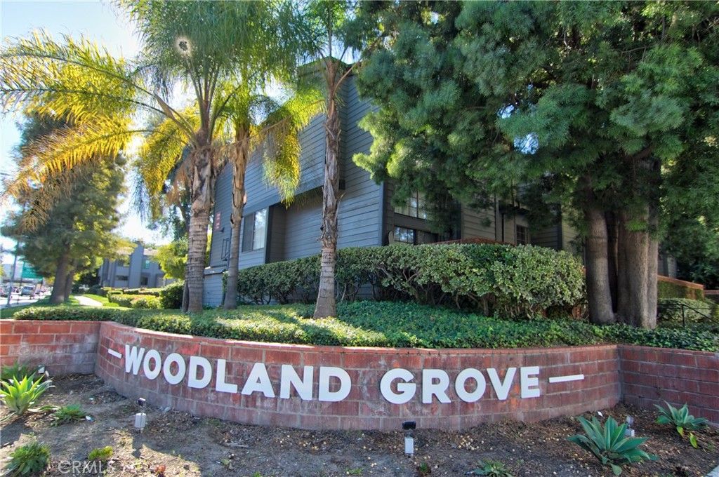 Photo of 5707 Topanga Canyon Boulevard #5, Woodland Hills, CA 91367 (MLS # SR25271987)