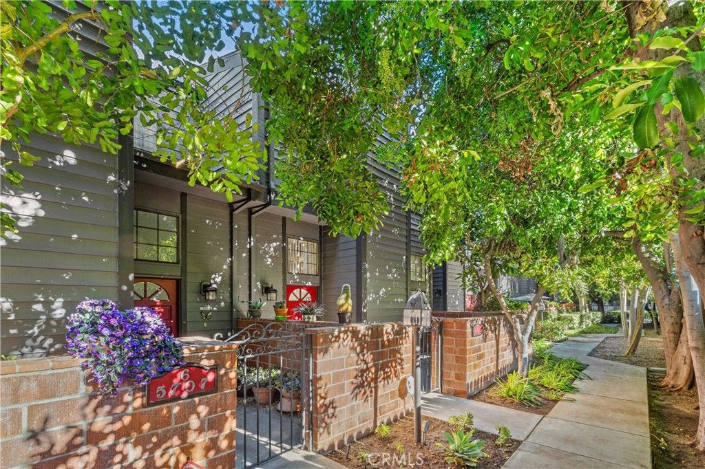 Photo of 5707 Topanga Canyon Boulevard #5, Woodland Hills, CA 91367 (MLS # SR25271987)