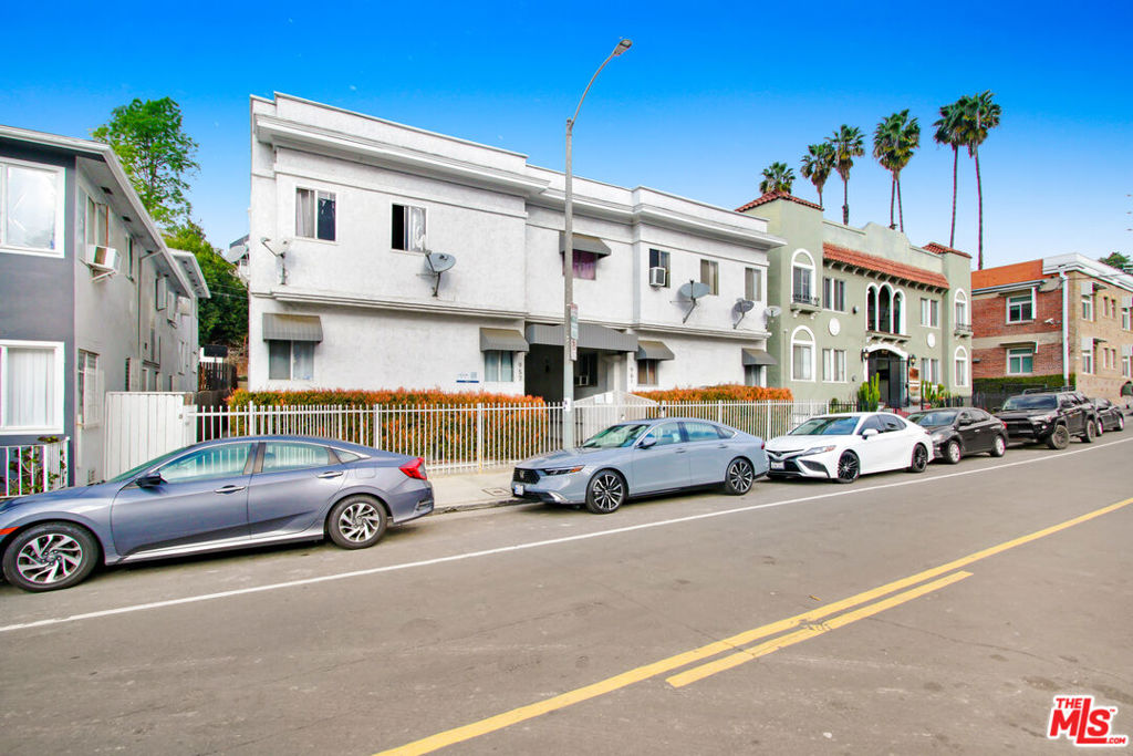 957 N Vendome Street