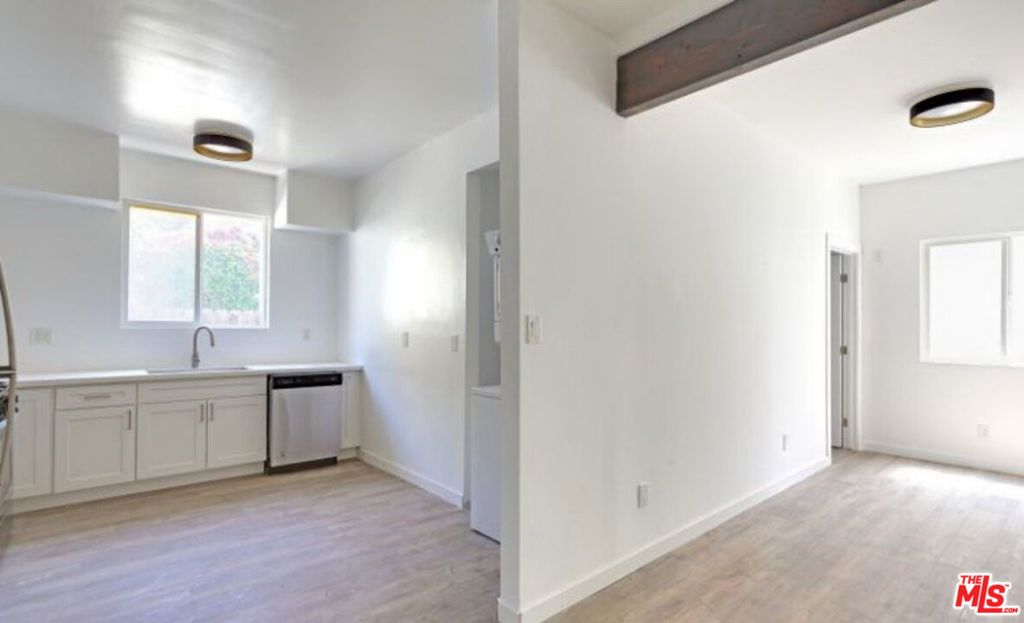 957 N Vendome Street