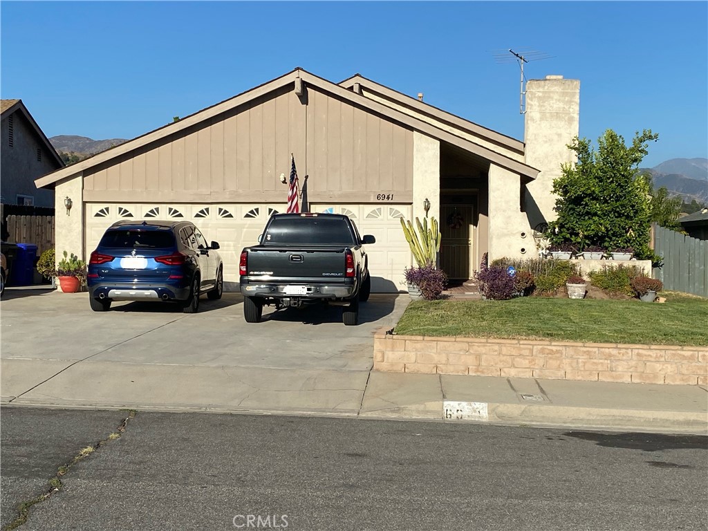This beautiful 3-bedroom, 2-bathroom home has plenty of space, comfort and offers a bonus room. The home is in a great neighborhood and has easy freeway access making it convenient and easy for commutes and travels. The home also comes with a 3 car garage and RV parking on the side. A great combination of space, convenience, and great location is featured in this house. Don't miss out on this one and have it as your next home to rent!