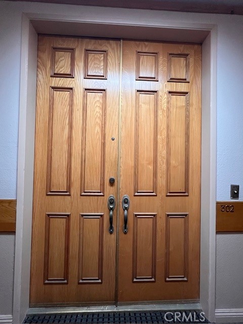 622 S Barrington 302