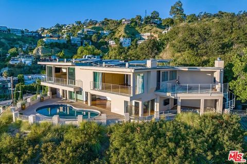 Photo of 8825 Hollywood Boulevard, Los Angeles, CA 90069 (MLS # 26644635)