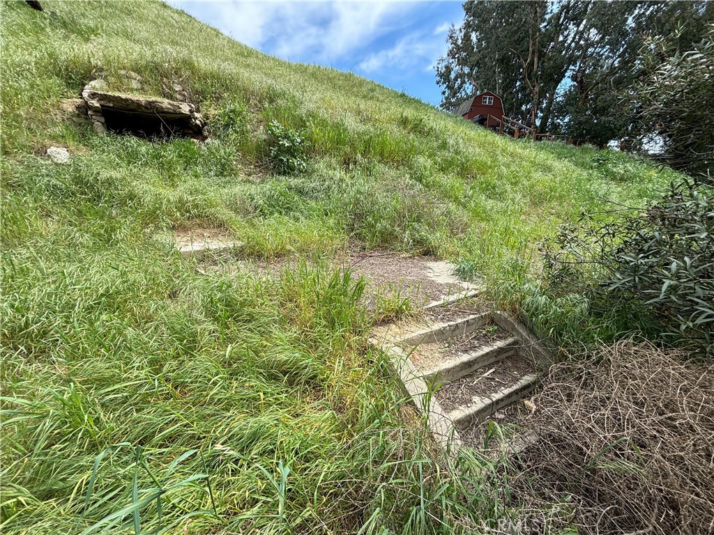all utilities on the street. Kagel Canyon community is close to the 210 and 118 freeways. The previous home was demolished years ago, however part of the foundation was saved. Parcel # (APN) 2526-002-025 Address: 11153 N Trail, Kagel Canyon, CA 91342 Zoning Residential