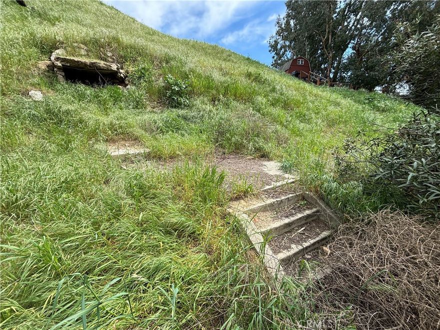 all utilities on the street. Kagel Canyon community is close to the 210 and 118 freeways. The previous home was demolished years ago, however part of the foundation was saved. Parcel # (APN) 2526-002-025 Address: 11153 N Trail, Kagel Canyon, CA 91342 Zoning Residential
