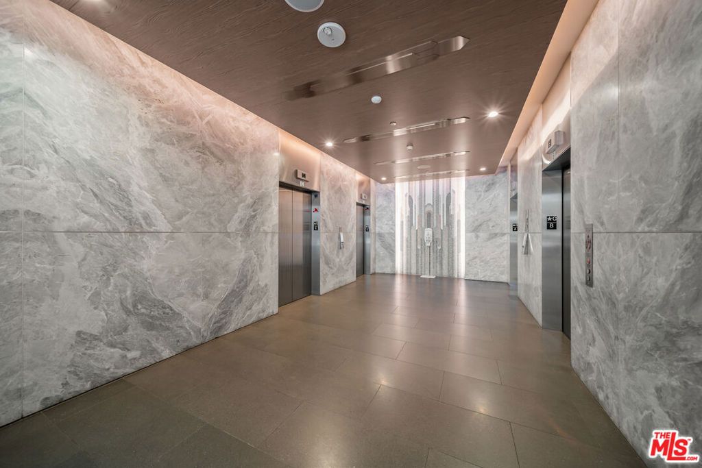 Photo of 877 Francisco Street #1715, Los Angeles, CA 90017 (MLS # 25579693)