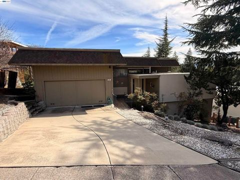 Photo of 37 37 Pulido Ct Ct, Danville, CA 94526 (MLS # 41125112)