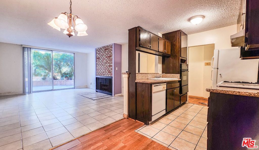 421 S La Fayette Park Place 220