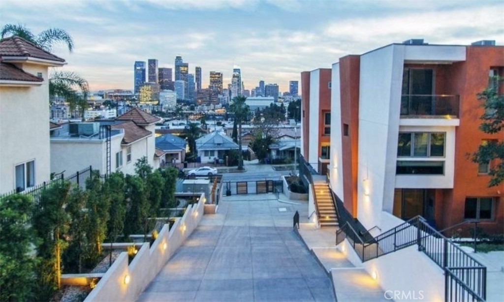 Located in Echo Park within a gated community with onsite security, this modern townhome offers stunning DTLA skyline views. Featuring 3 bedrooms, 2.5 bathrooms, 2 balconies, and 1 private patio, the home provides both style and functionality.
The residence includes a 2-car tandem garage with private Tesla EV charger, generous guest parking, and full-size in-unit laundry. Smart home upgrades include 2 Nest Wi-Fi thermostats, Ring camera setup (subscription required), and built-in speakers. The chef’s kitchen is equipped with GE Café refrigerator, Bosch range & dishwasher, and LG microwave. All bedrooms feature custom walk-in closets by California Closets, with the primary suite boasting a private balcony showcasing panoramic DTLA views.
Conveniently located near the 110 & 101 freeways, Dodger Stadium, Downtown LA, Little Tokyo, Arts District, Echo Park, Chinatown, Silver Lake, Koreatown, Pasadena, Glendale, Hollywood, and more.