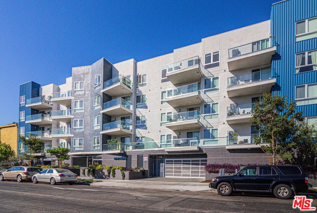 105 S Mariposa Avenue