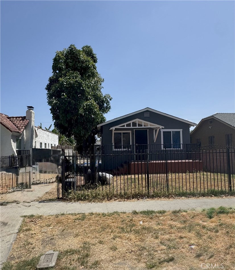 Investment Opportunity: Fixer-Upper with High Potential
This 2-bedroom, 2-bath home presents a prime opportunity for cash buyers and investors seeking a project with excellent return potential. Priced as-is, this property invites you to infuse your vision and value right from the start.
Situated on a generous lot, it not only provides ample space for renovations but also includes the potential to add an Additional Dwelling Unit "ADU" offering additional income streams.
Envision transforming the bright, open areas into a standout rental property or a lucrative resale. With an abundance of possibilities, this property is an ideal canvas of investors. NO BLIND OFFERS. NO OFFERS SUBJECT TO INTERIOR INSPECTION
Take advantage of this opportunity to lock in a potentially lucrative investment.
Buyers and their agents should verify property details and any potential for future development.