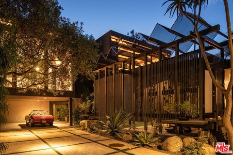 9031 Hollywood Hills Road Los Angeles CA 90046