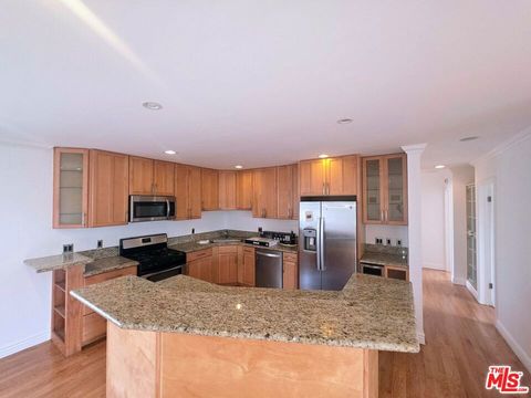 Photo of 670 Broadway Street #4, Venice, CA 90291 (MLS # 26674655)