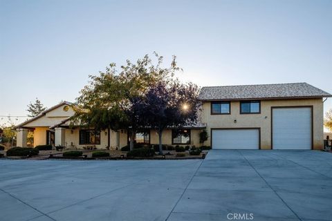 Photo of 7854 Oak hills Rd Rd, Oak Hills, CA 92344 (MLS # CV26046150)