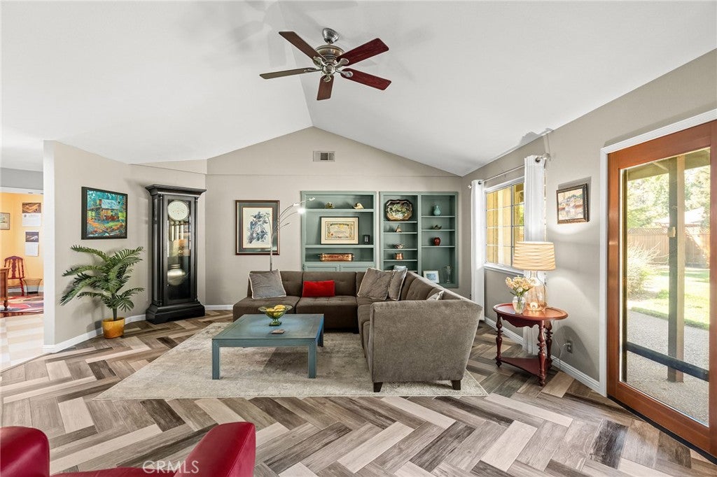 12 Via Flora Court