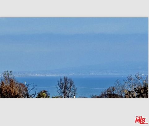 Photo of 16761 Marquez Terrace, Pacific Palisades, CA 90272 (MLS # 25525755)