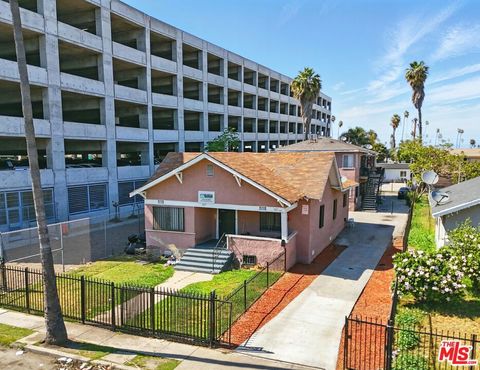 Photo of 925 W 84th Street, Los Angeles, CA 90044 (MLS # 26637107)