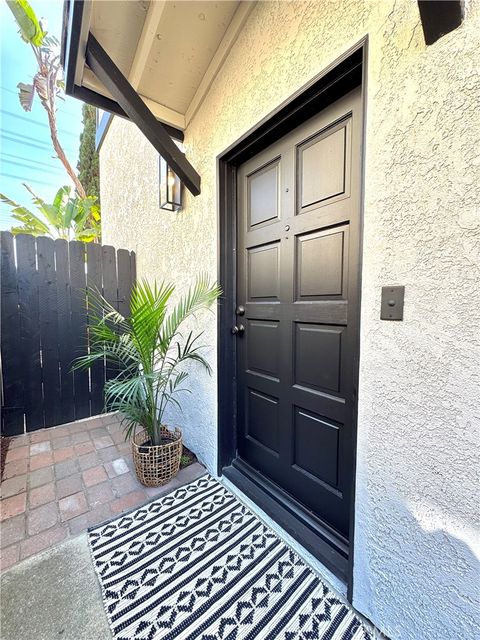 Photo of 2618 Carnegie Ln #B, Redondo Beach, CA 90278 (MLS # SB26064803)