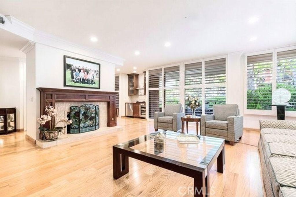 Photo of 4765 Park Encino Lane #133, Encino, CA 91436 (MLS # SR26062193)