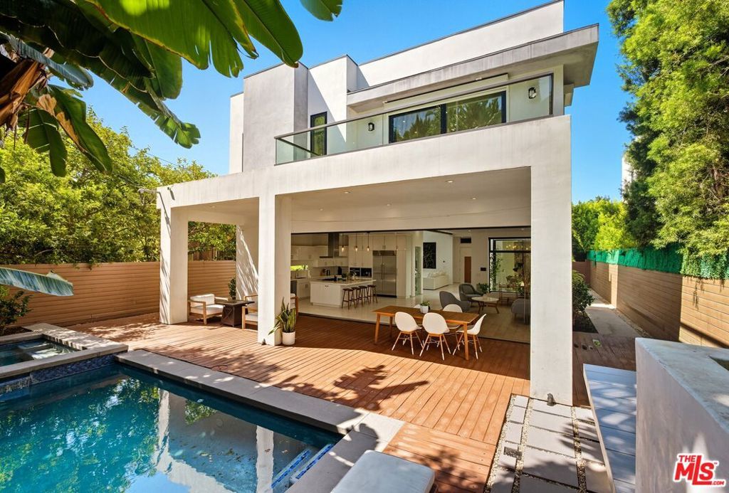 Photo of 926 N Crescent Heights Boulevard, Los Angeles, CA 90046 (MLS # 25588967)