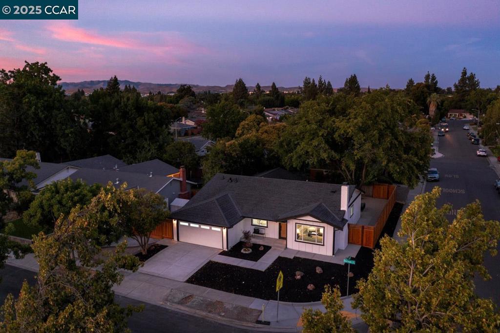 VAL VISTA - Residential