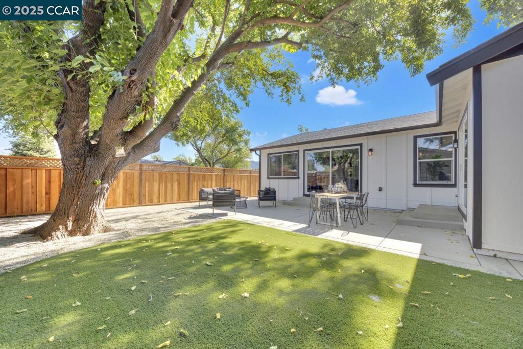 VAL VISTA - Residential