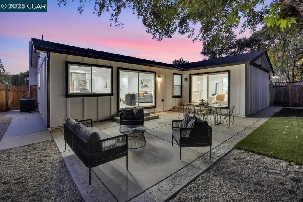 VAL VISTA - Residential