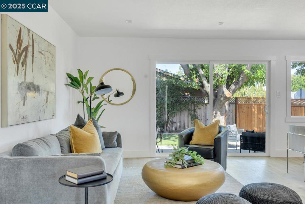 VAL VISTA - Residential