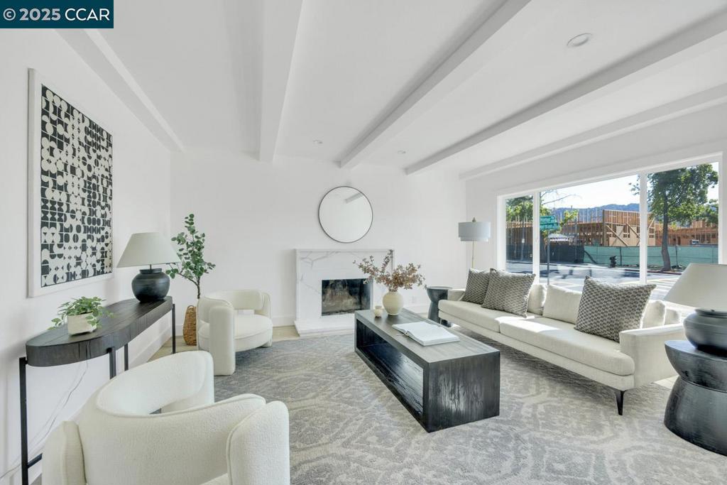 VAL VISTA - Residential