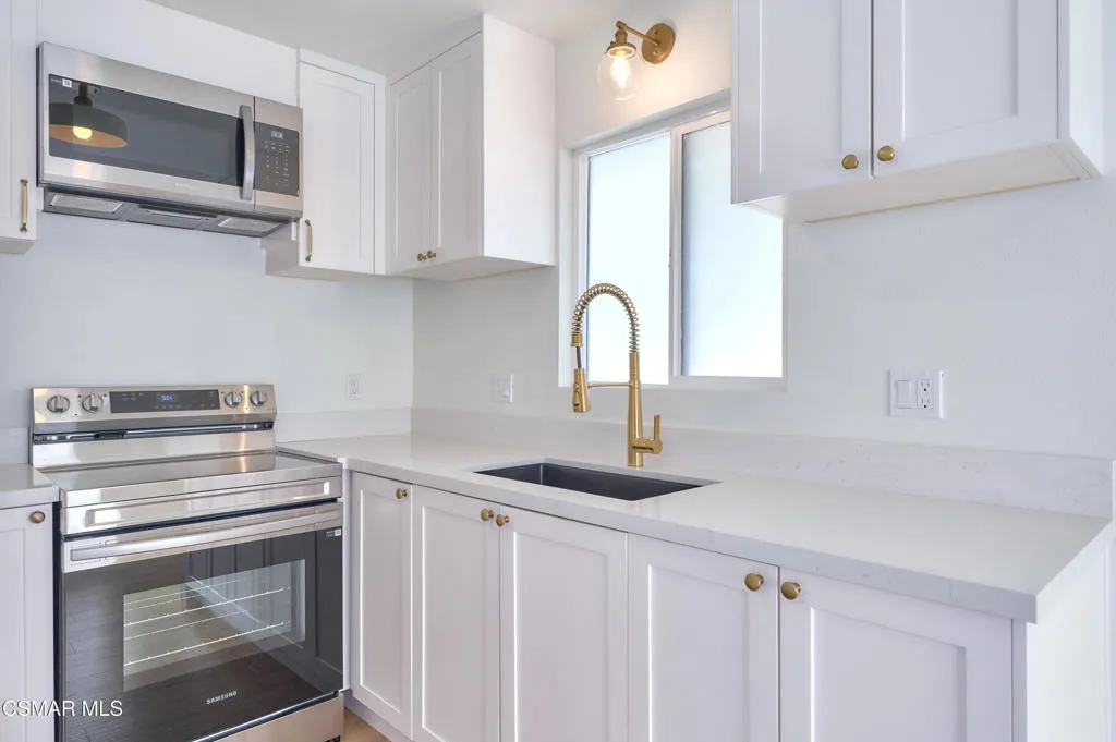 Thousand Oaks, California 91360, United States, 4 Bedrooms Bedrooms, ,3 BathroomsBathrooms,Residential,Active,227842