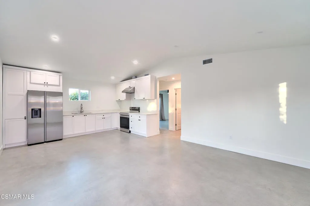 Thousand Oaks, California 91360, United States, 4 Bedrooms Bedrooms, ,3 BathroomsBathrooms,Residential,Active,227842