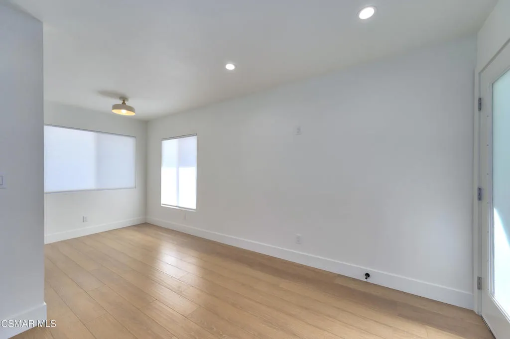 Thousand Oaks, California 91360, United States, 4 Bedrooms Bedrooms, ,3 BathroomsBathrooms,Residential,Active,227842