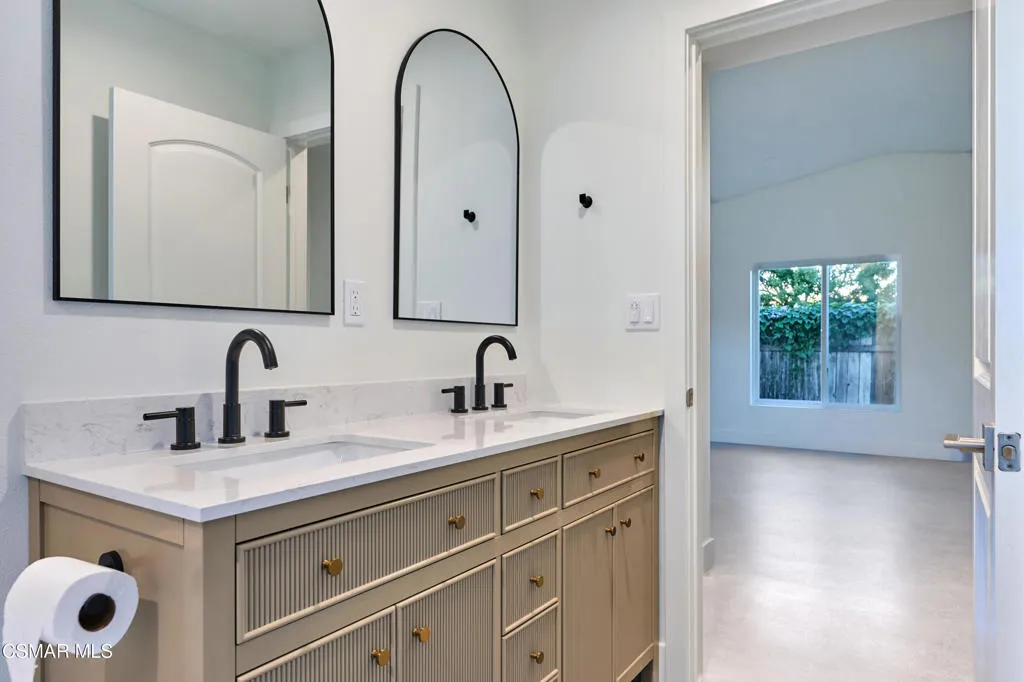 Thousand Oaks, California 91360, United States, 4 Bedrooms Bedrooms, ,3 BathroomsBathrooms,Residential,Active,227842