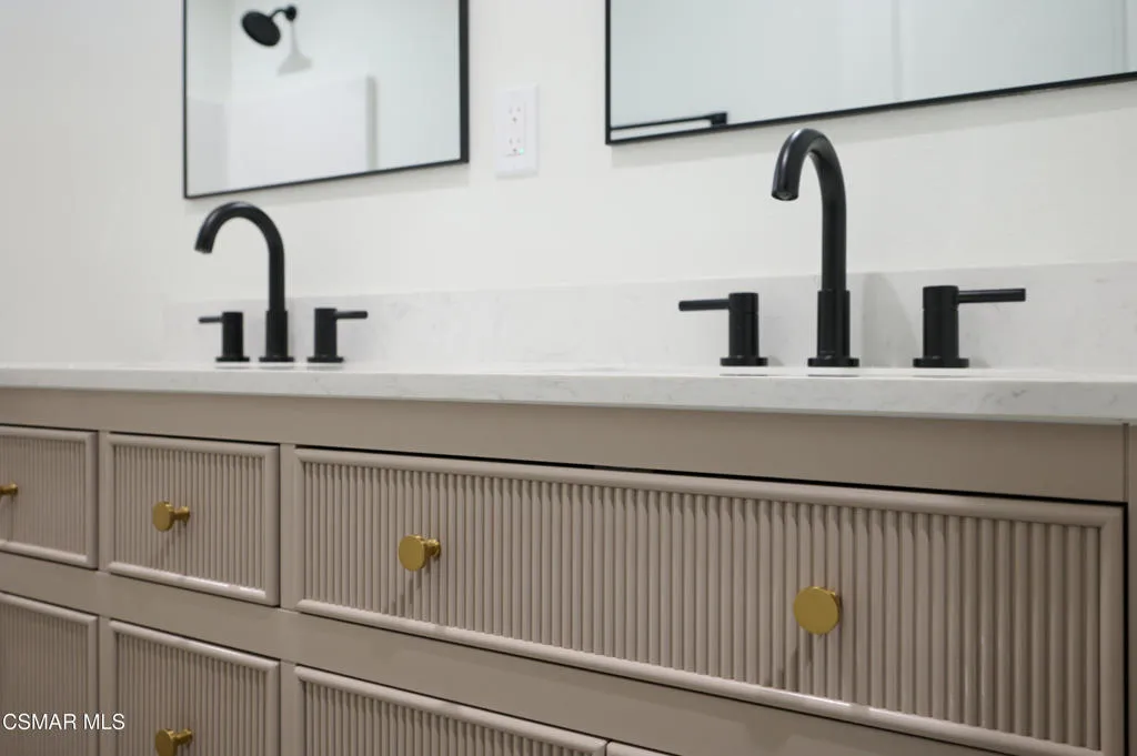 Thousand Oaks, California 91360, United States, 4 Bedrooms Bedrooms, ,3 BathroomsBathrooms,Residential,Active,227842