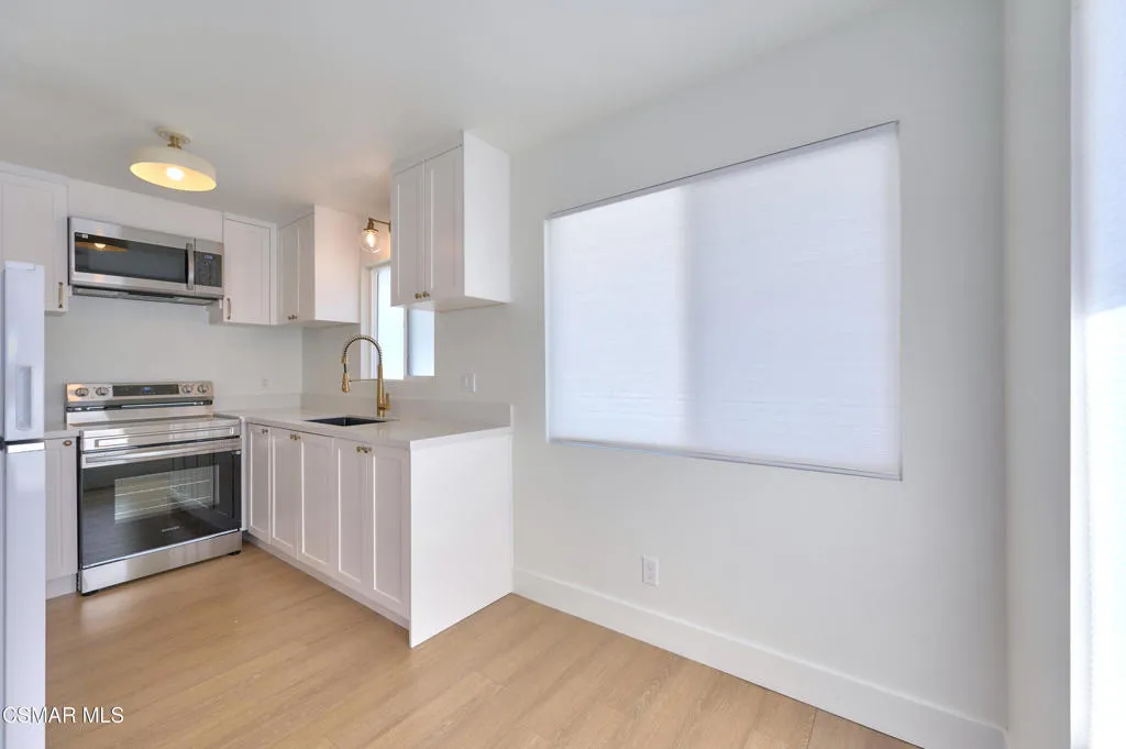 Thousand Oaks, California 91360, United States, 4 Bedrooms Bedrooms, ,3 BathroomsBathrooms,Residential,Active,227842