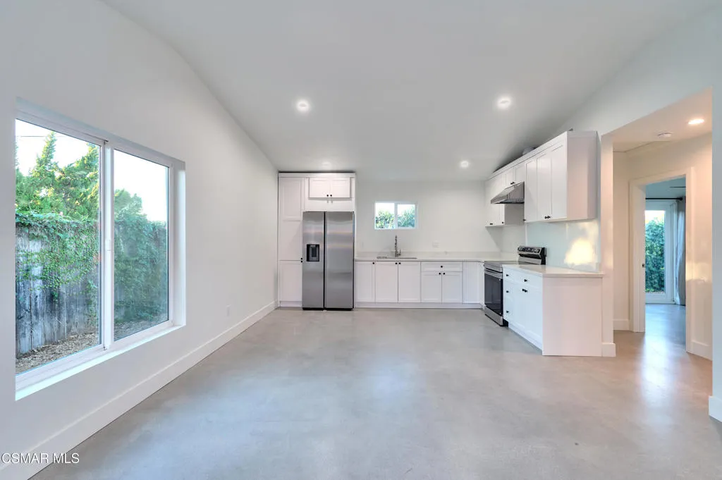 Thousand Oaks, California 91360, United States, 4 Bedrooms Bedrooms, ,3 BathroomsBathrooms,Residential,Active,227842