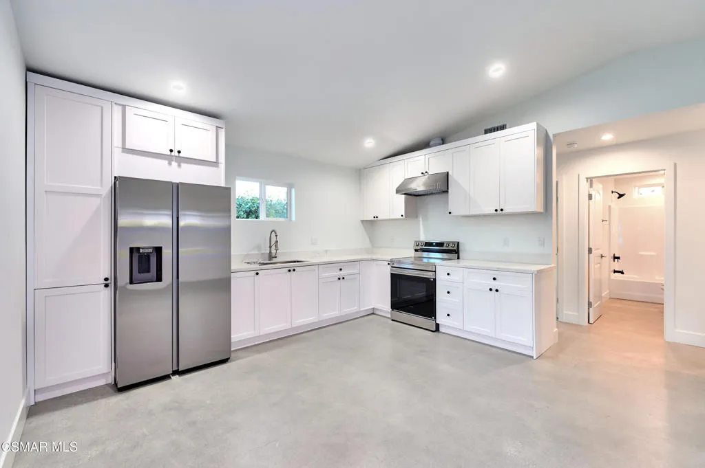 Thousand Oaks, California 91360, United States, 4 Bedrooms Bedrooms, ,3 BathroomsBathrooms,Residential,Active,227842