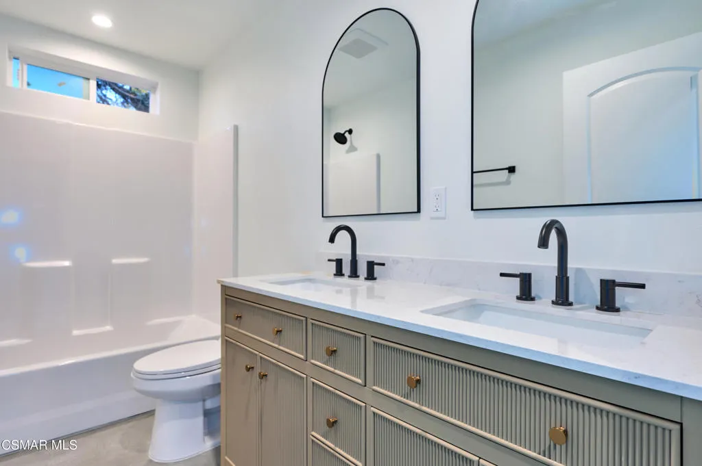 Thousand Oaks, California 91360, United States, 4 Bedrooms Bedrooms, ,3 BathroomsBathrooms,Residential,Active,227842