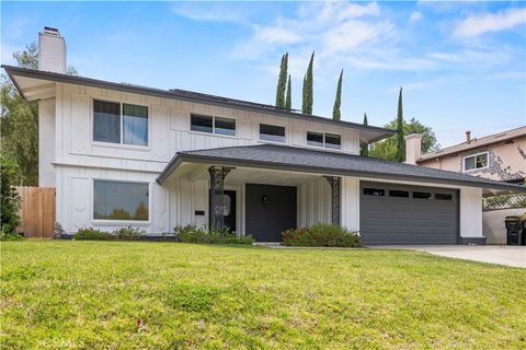 Photo of 28019 Deep Creek DR, Canyon Country, CA 91387 (MLS # SR26115656)