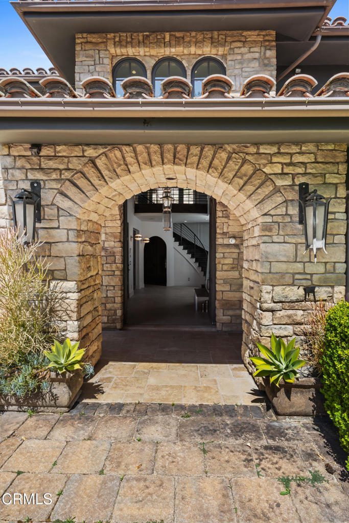 330 E Mountain Drive