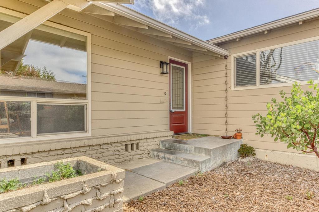 945 San Simeon Drive