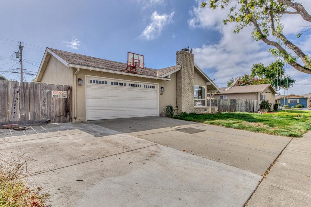 945 San Simeon Drive