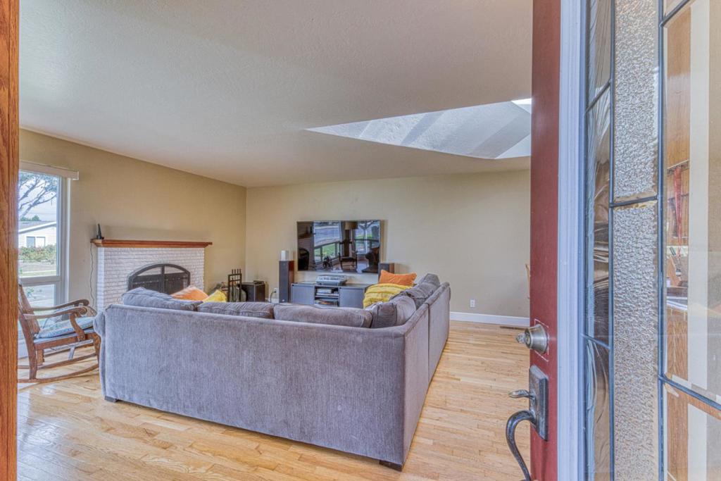 945 San Simeon Drive